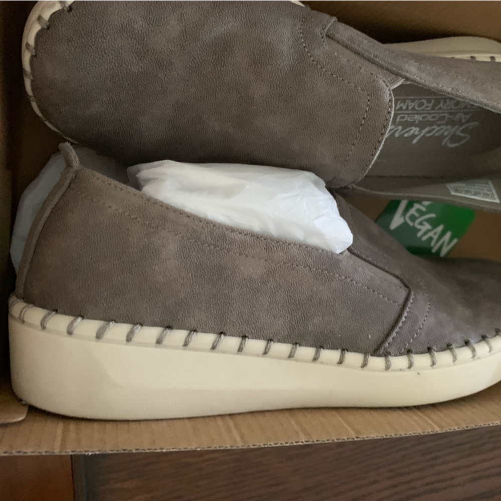 Skechers Womens brown slippers size 7.5